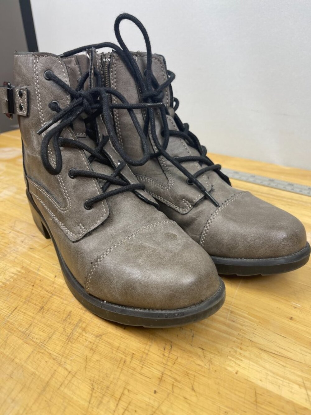 Madden Girl Women’s Gray Moto Ankle Boots Side Zip Buckle Lace Up - Picture 2 of 11